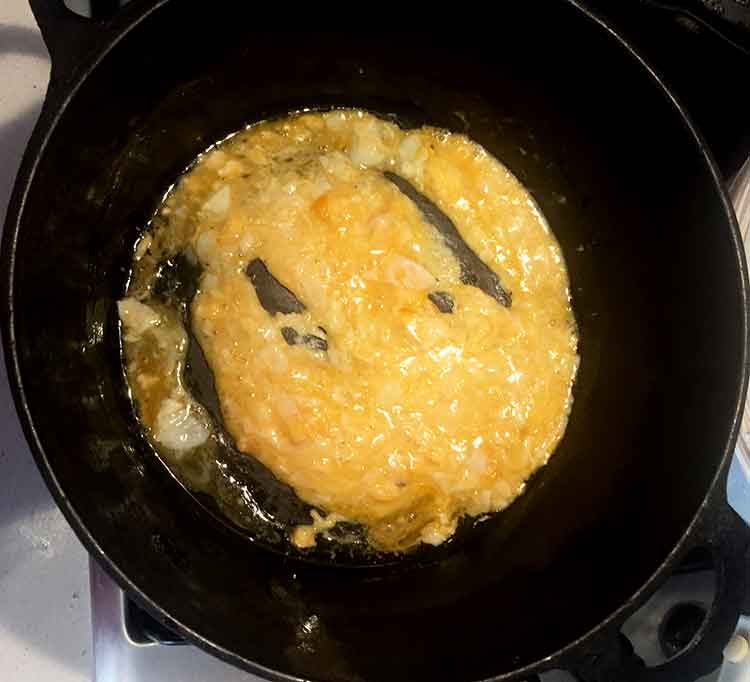 photo of scrambled egg in pan